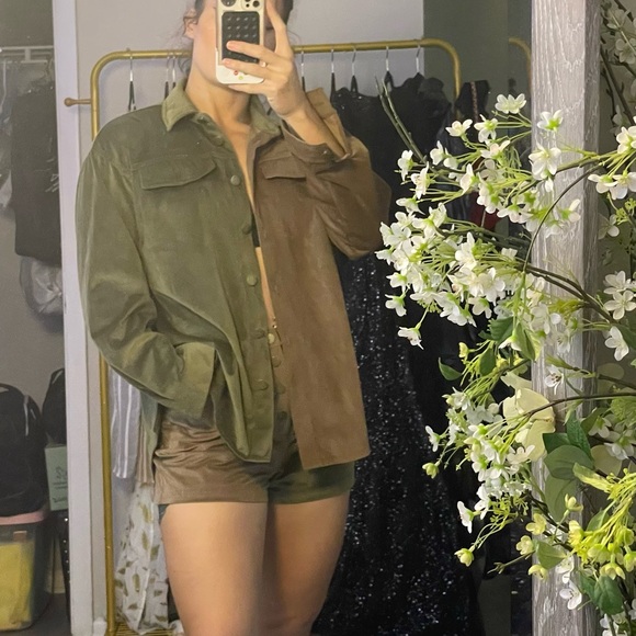 2 piece fall top bottom shorts set. Two tone. Cute flowy fit. Army green n cocoa - Picture 4 of 4